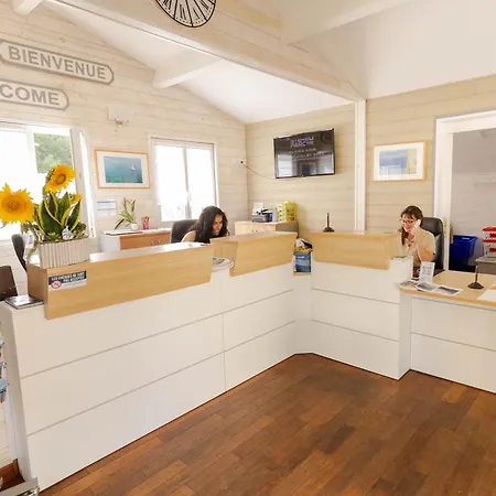 Les Chevrefeuilles Kamp alanı Royan