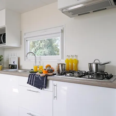 Les Chevrefeuilles אתר קמפינג 4*