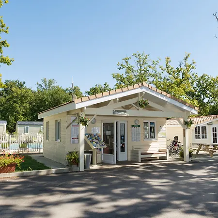 Les Chevrefeuilles אתר קמפינג