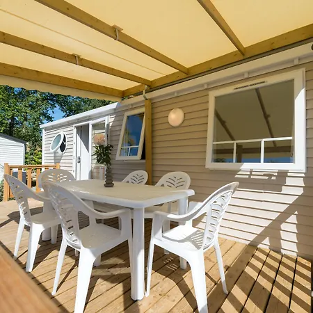 אתר קמפינג Les Chevrefeuilles רויאן