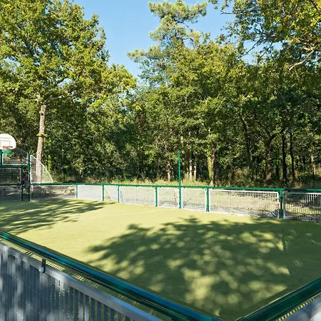 אתר קמפינג Les Chevrefeuilles רויאן