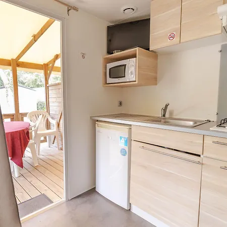 אתר קמפינג Les Chevrefeuilles רויאן