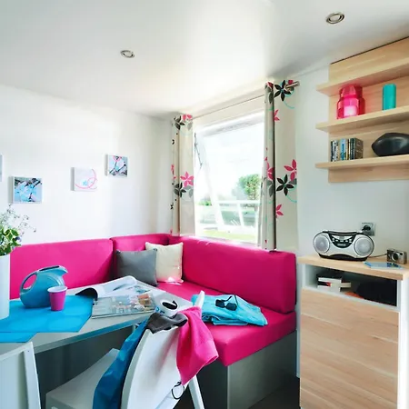 Les Chevrefeuilles אתר קמפינג 4*