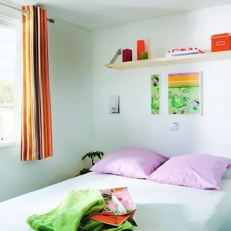 Les Chevrefeuilles אתר קמפינג 4*