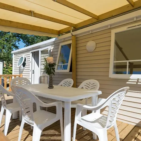 Les Chevrefeuilles אתר קמפינג